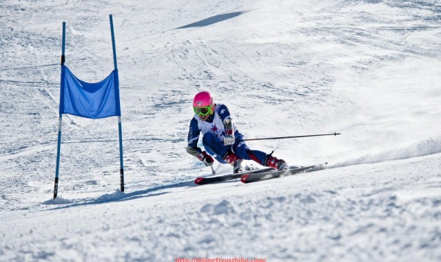 飞鲸体育直播-休斯敦火箭队球风强硬霸气的场上表现与代表性比赛